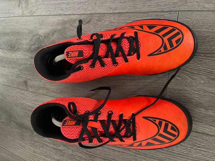 NIKE 2
