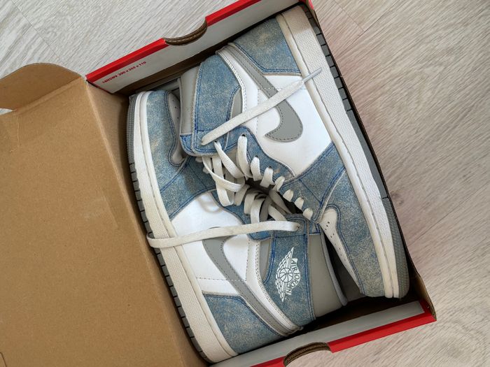Jordan 1 Hyper Royal 5
