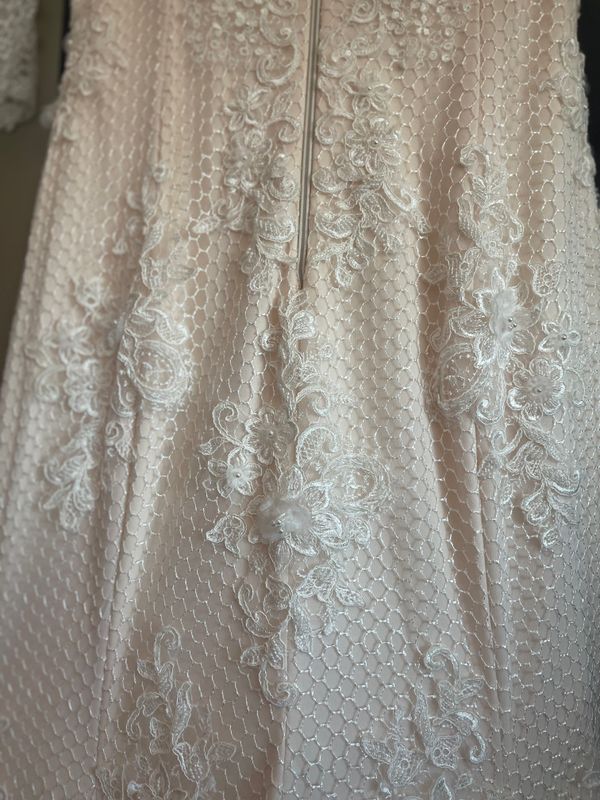 Elegant Lace Mermaid Wedding Dress- Lace, Nude & off white, Like New. Designed  by Tabja 4