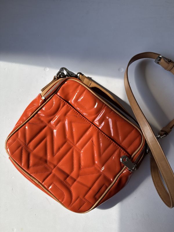 DKNY cant e llakut 2