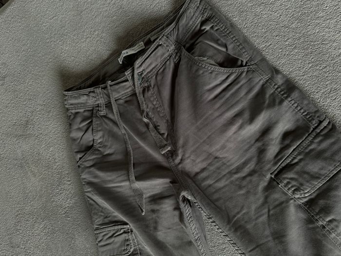 Bershka gray cargo pants 3