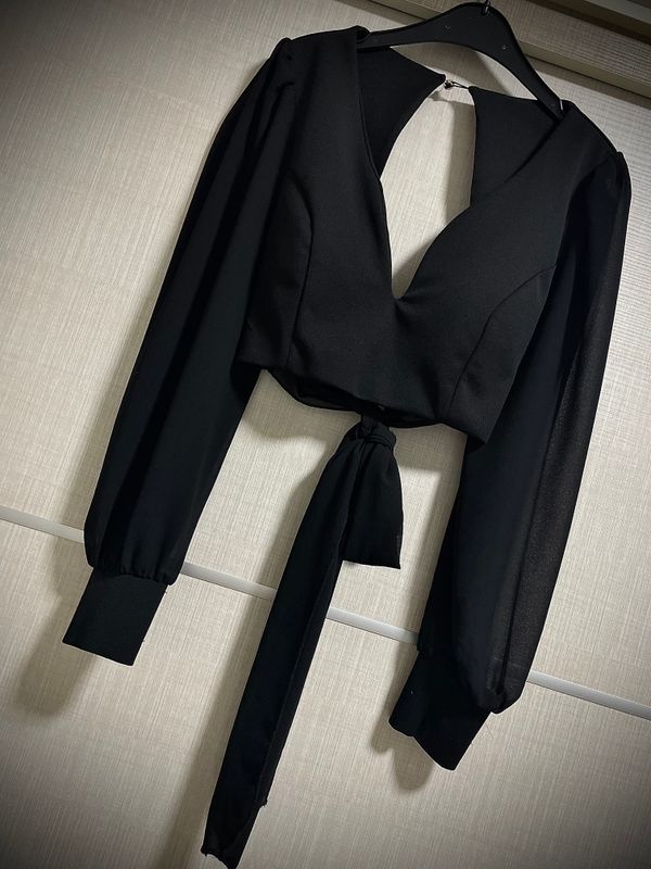 black backless top 2