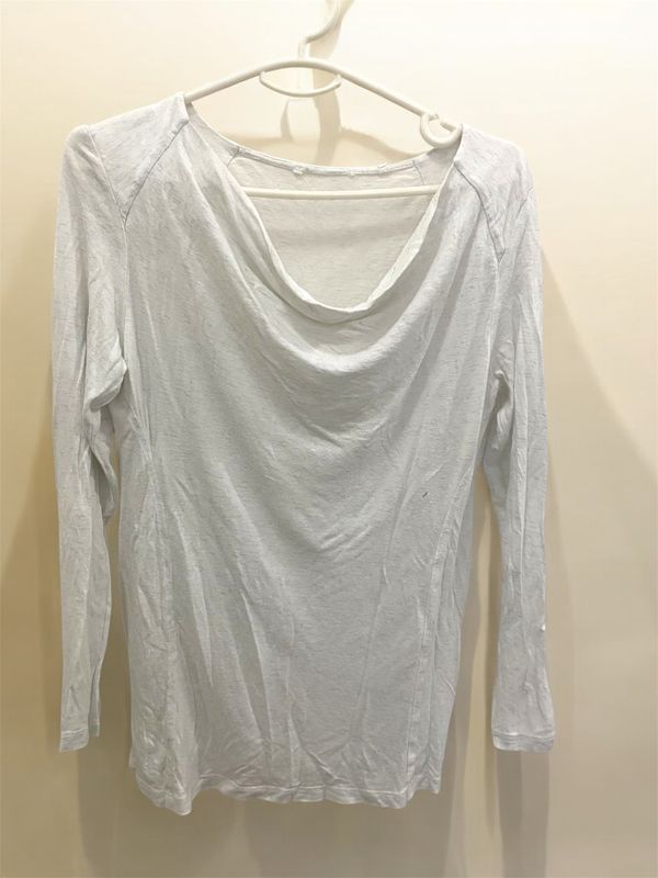 Simple White Long-Sleeve Top 1