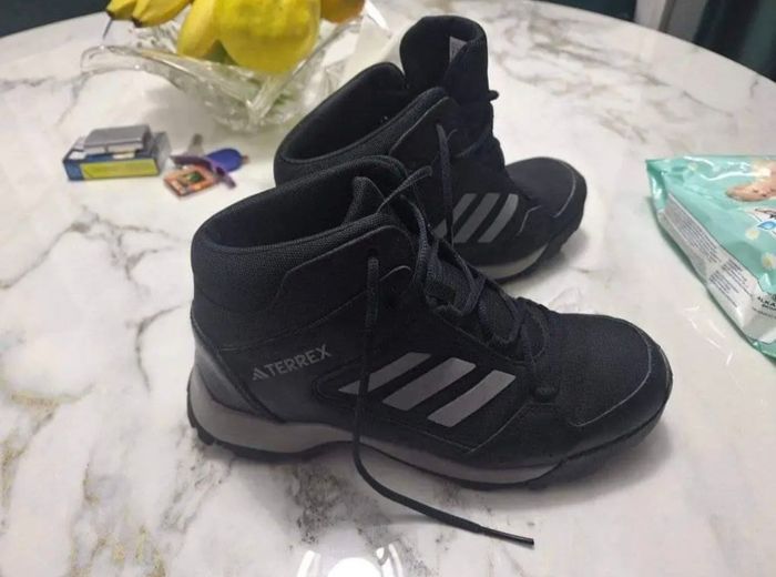 Qizme adidas terrex per femra 2