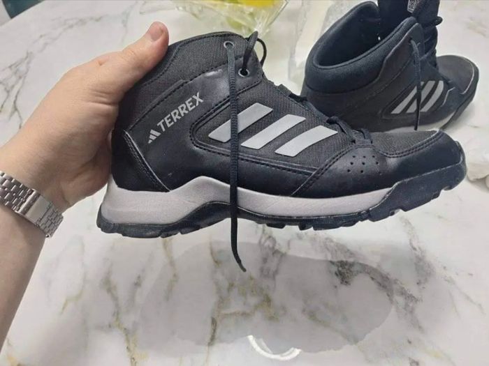 Qizme adidas terrex per femra 1