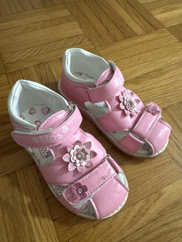 Leather pink shoes  1